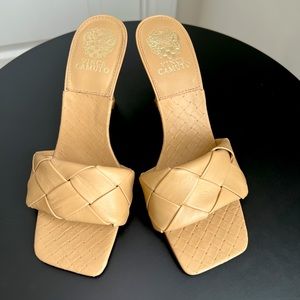 Brand new BRELANIE WOVEN-STRAP MULE x Vince Camuto